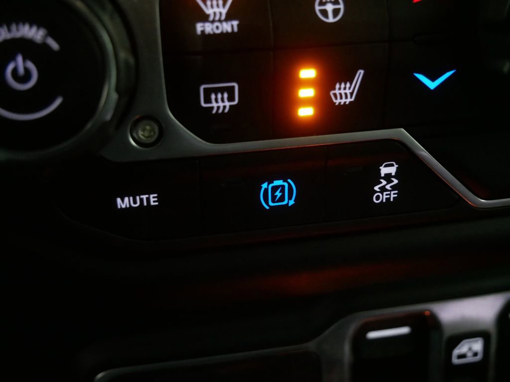 Used 2023 Jeep Wrangler Unlimited Sahara w/ Cold Weather Group image 27