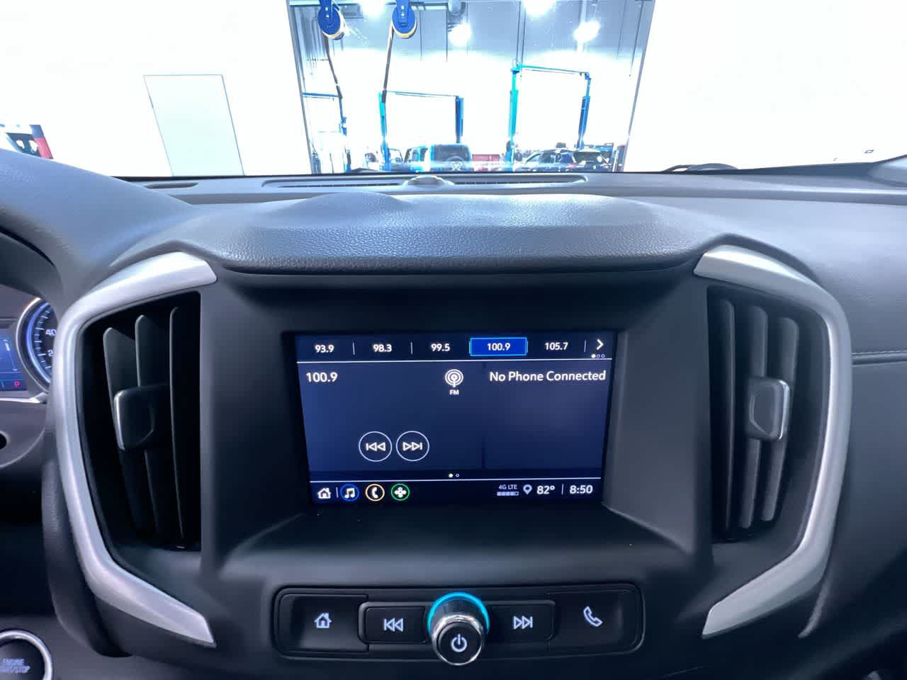 Used 2024 GMC Terrain SLE w/ Driver Convenience Package FWD image 24