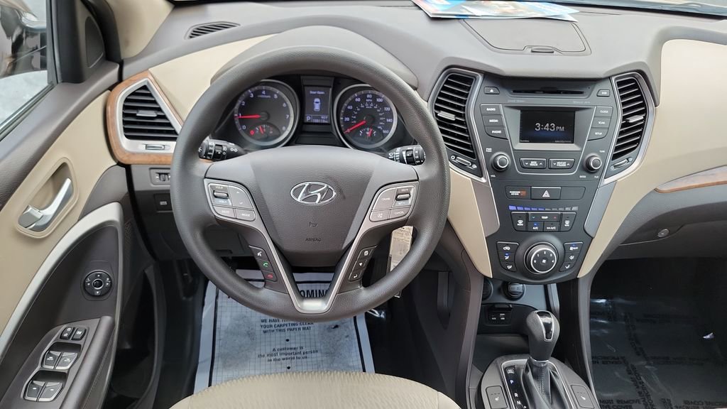 Used 2015 Hyundai Santa Fe GLS FWD image 11