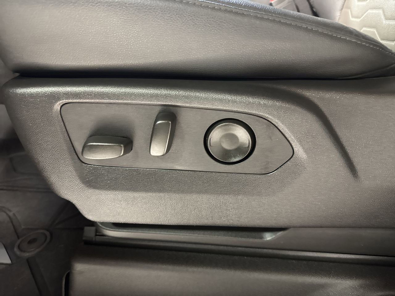 Used 2024 Chevrolet Silverado 1500 ZR2 w/ Technology Package image 19