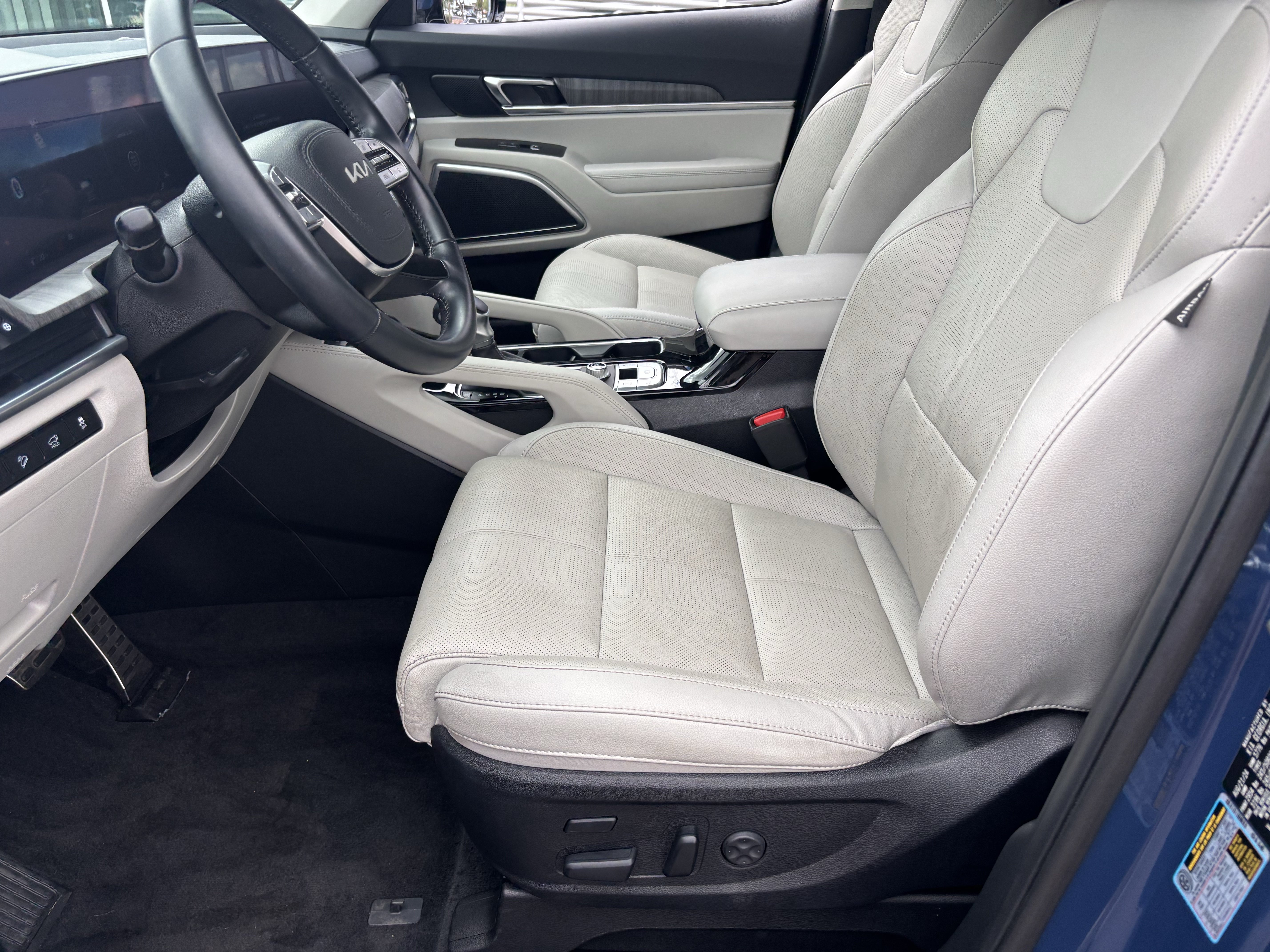 Certified 2024 Kia Telluride SX w/ Towing Package FWD image 18