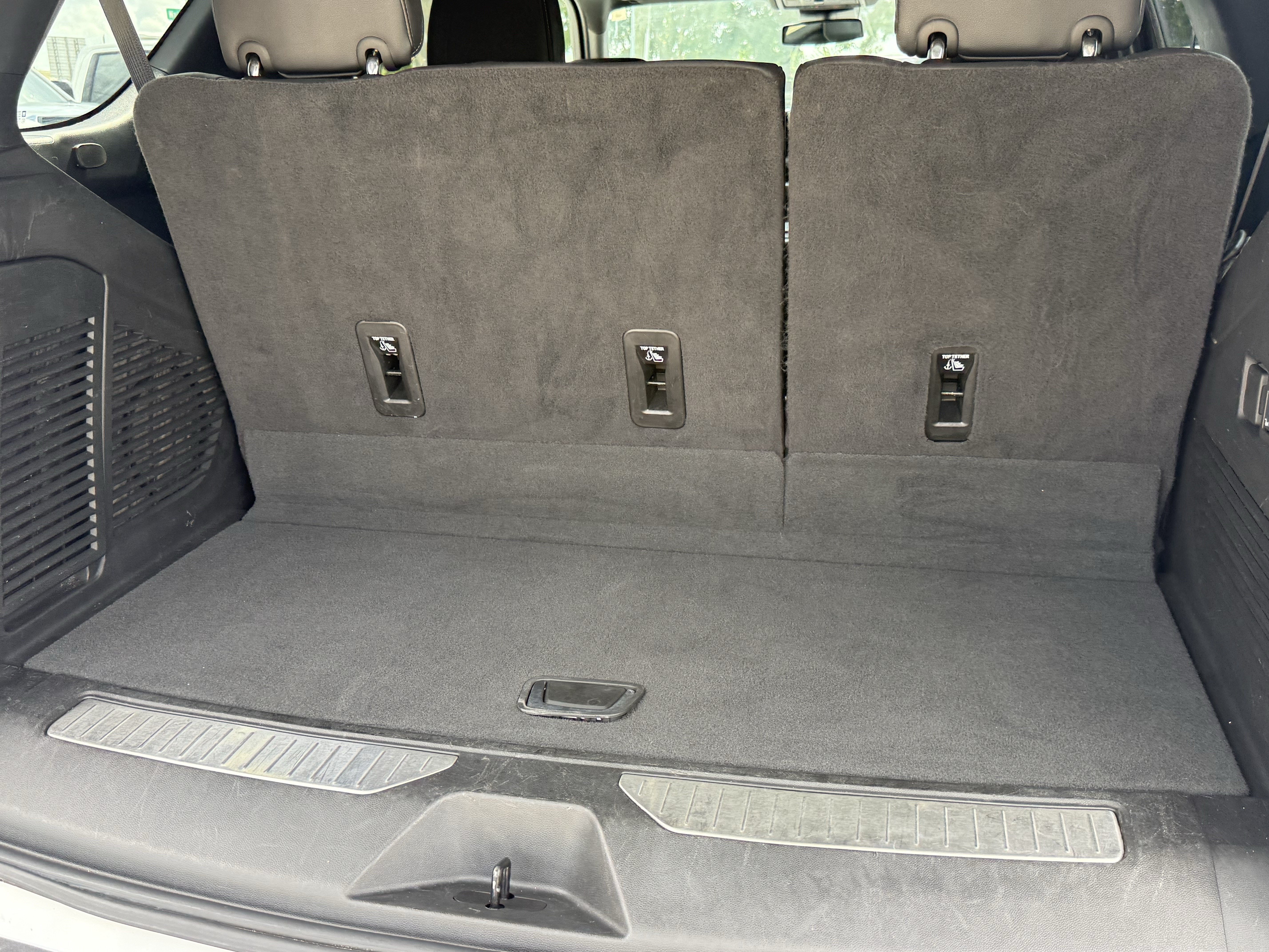 Used 2024 Chevrolet Tahoe Premier RWD image 32