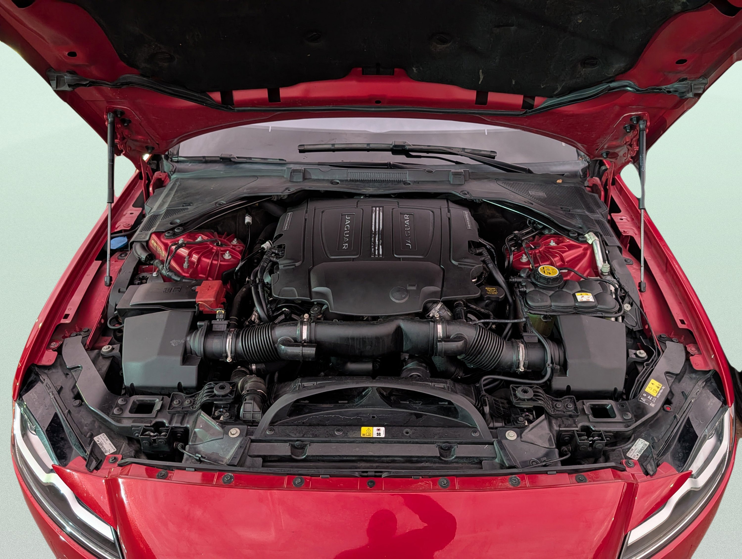 Used 2018 Jaguar XF S image 80