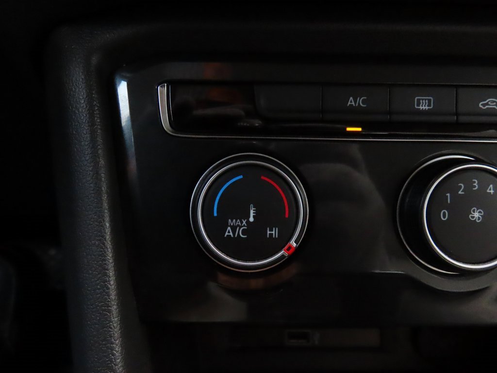 Used 2018 Volkswagen Tiguan S image 27