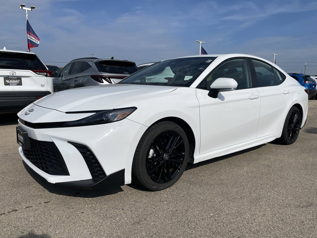 Used 2025 Toyota Camry SE image 6