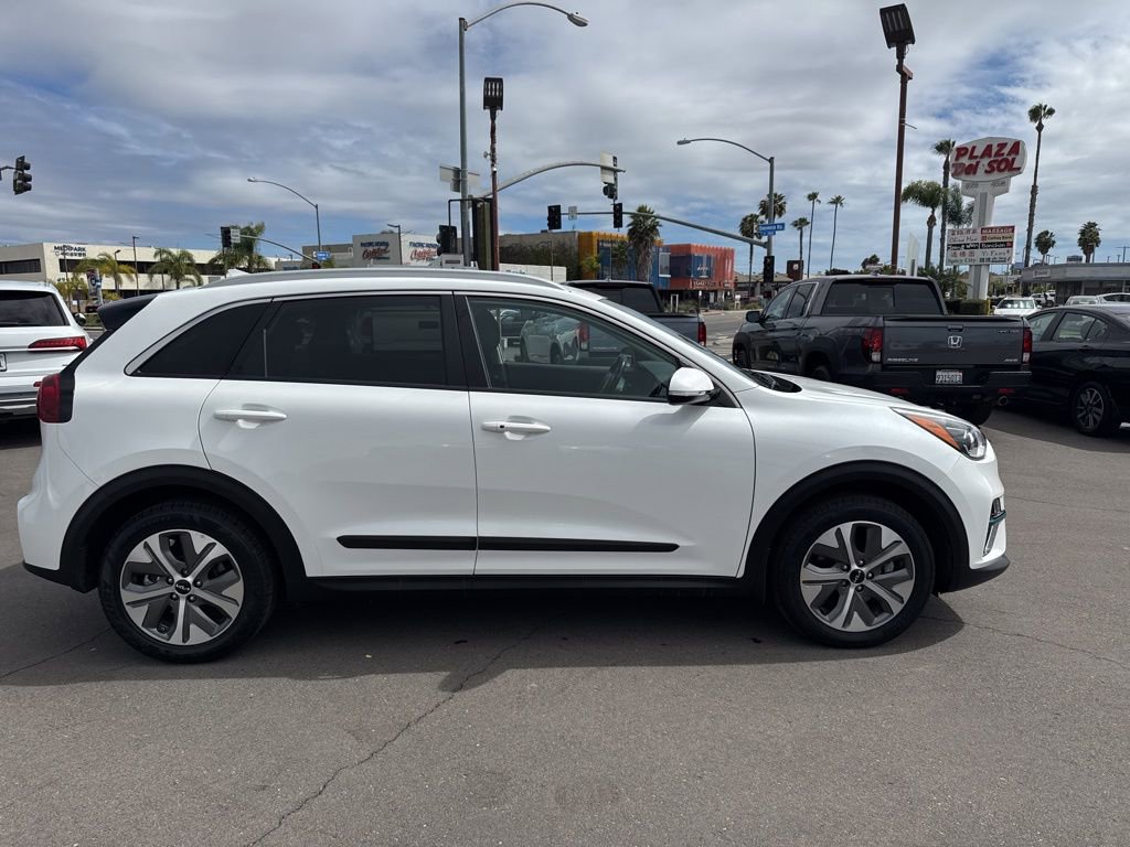 Used 2022 Kia Niro EX image 4