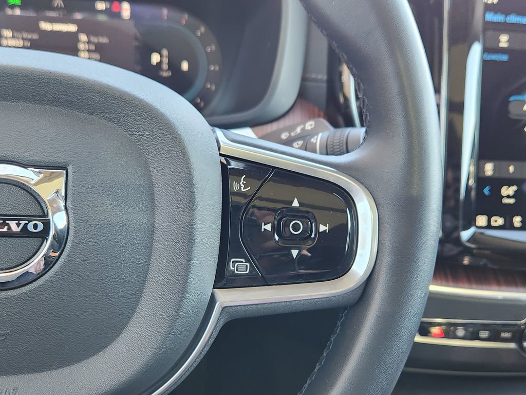 Used 2023 Volvo XC60 B6 Ultimate w/ Climate Package image 18