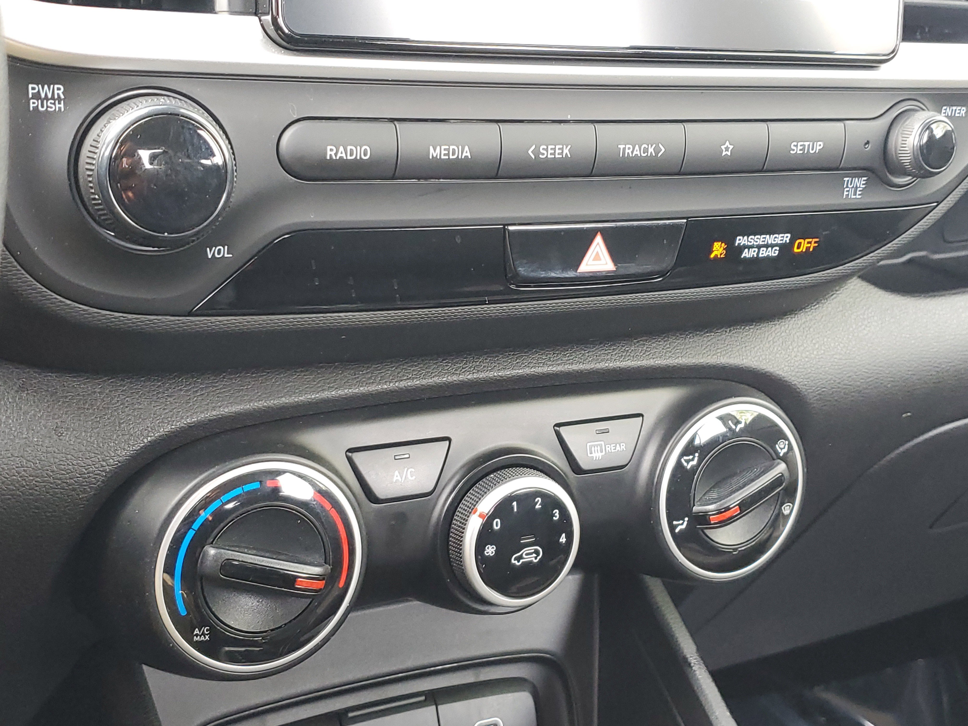 Used 2025 Hyundai Venue SE FWD image 26