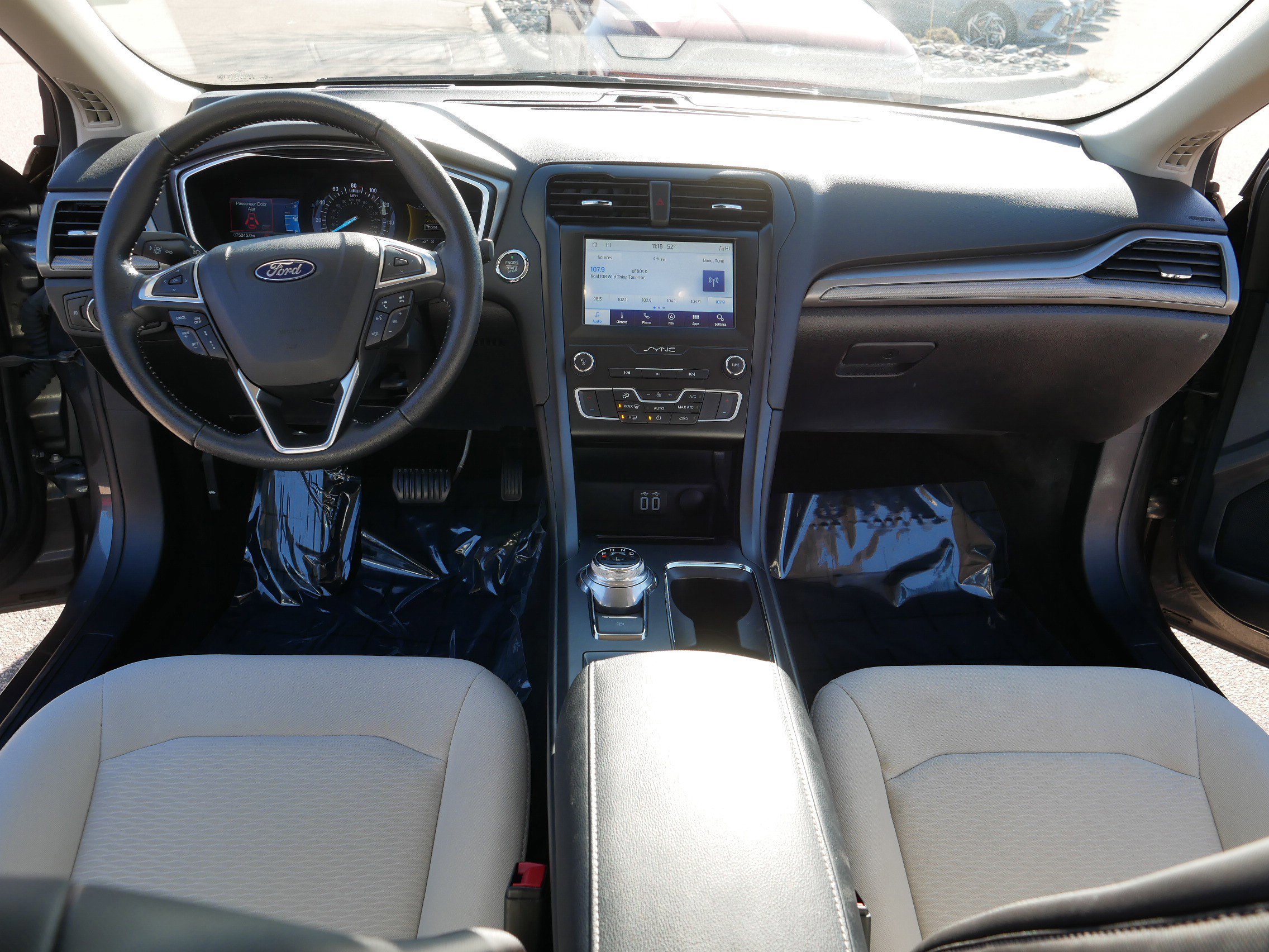 Used 2020 Ford Fusion SE w/ Equipment Group 151A image 21