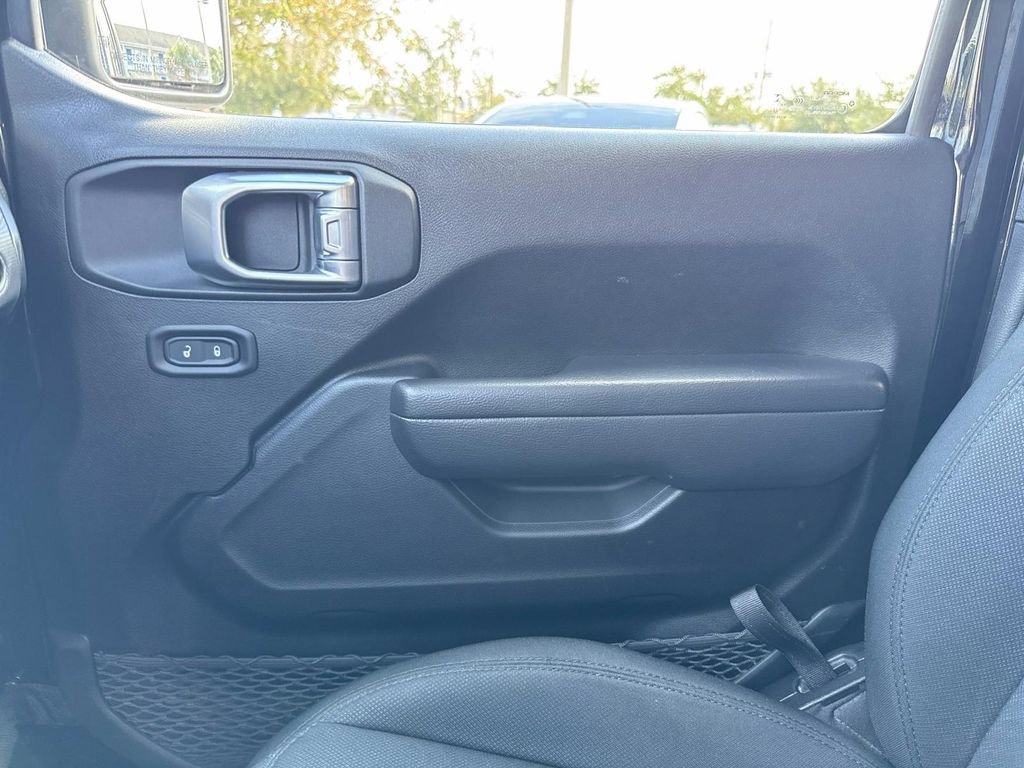 Used 2022 Jeep Gladiator Sport image 32