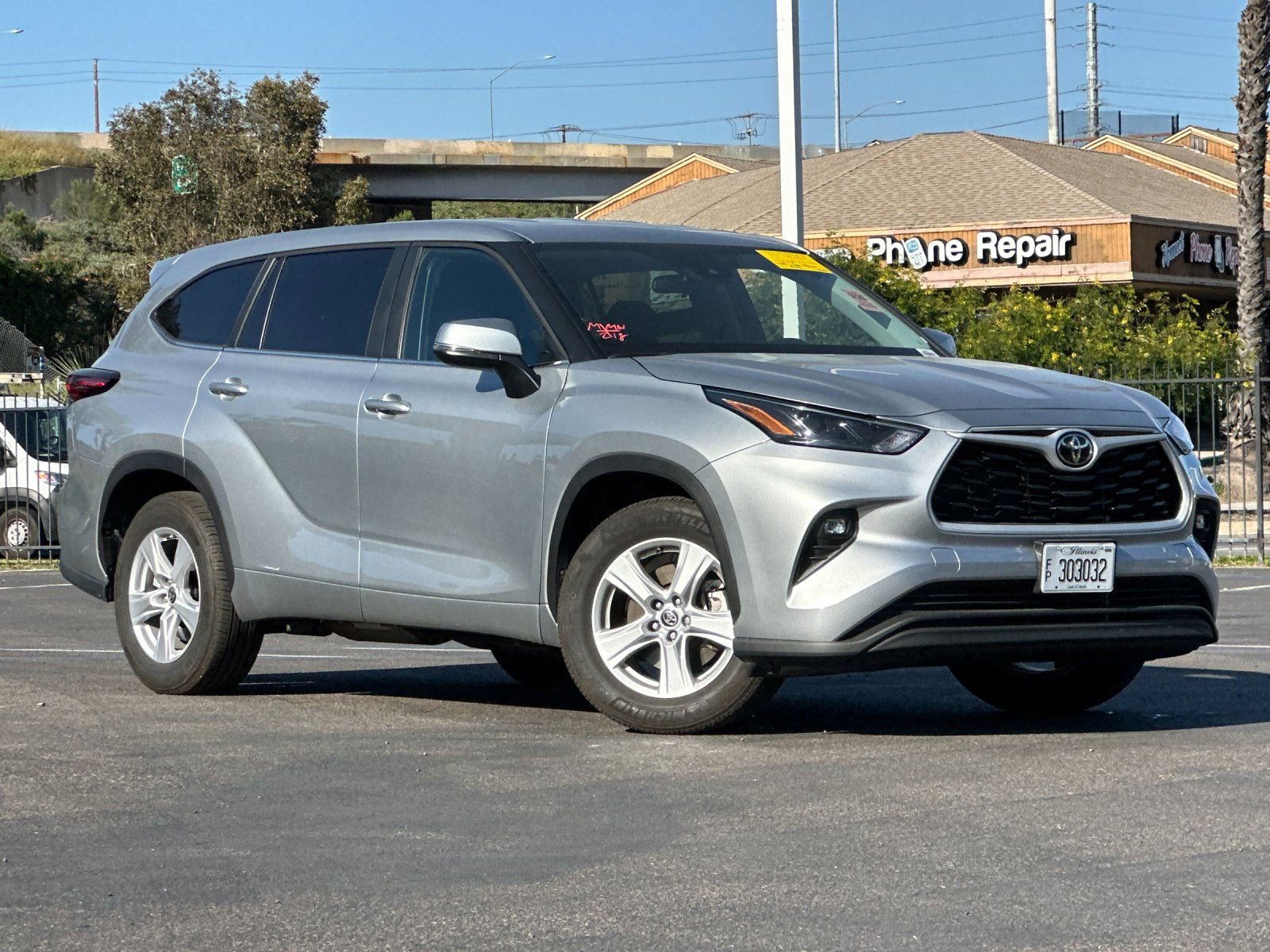 Used 2025 Toyota Highlander LE image 8