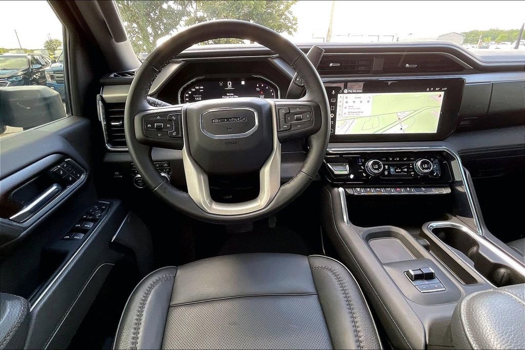 Used 2025 GMC Sierra 2500 Denali w/ Denali Reserve Package AWD/4WD image 8