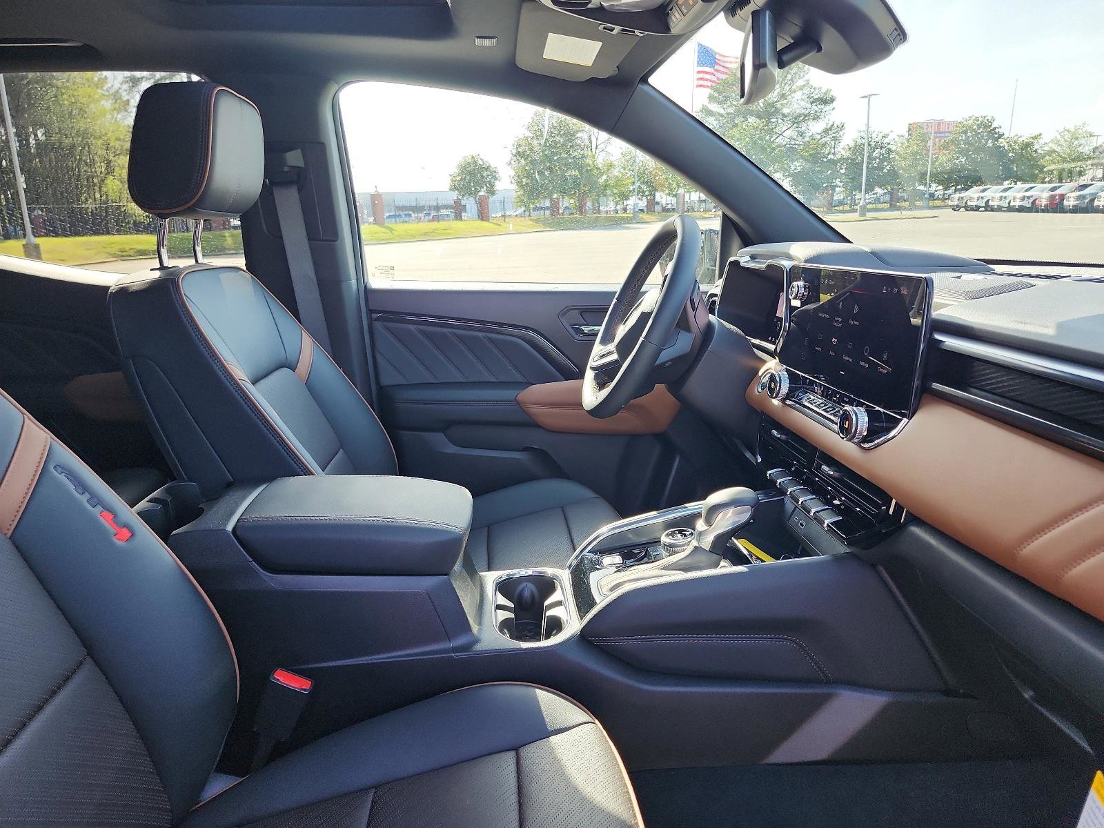 Used 2025 GMC Canyon AT4 w/ Nightfall Edition image 7