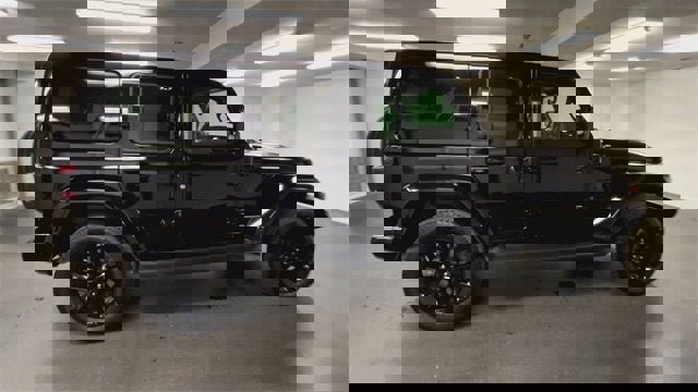 Used 2023 Jeep Wrangler Unlimited Sahara image 9