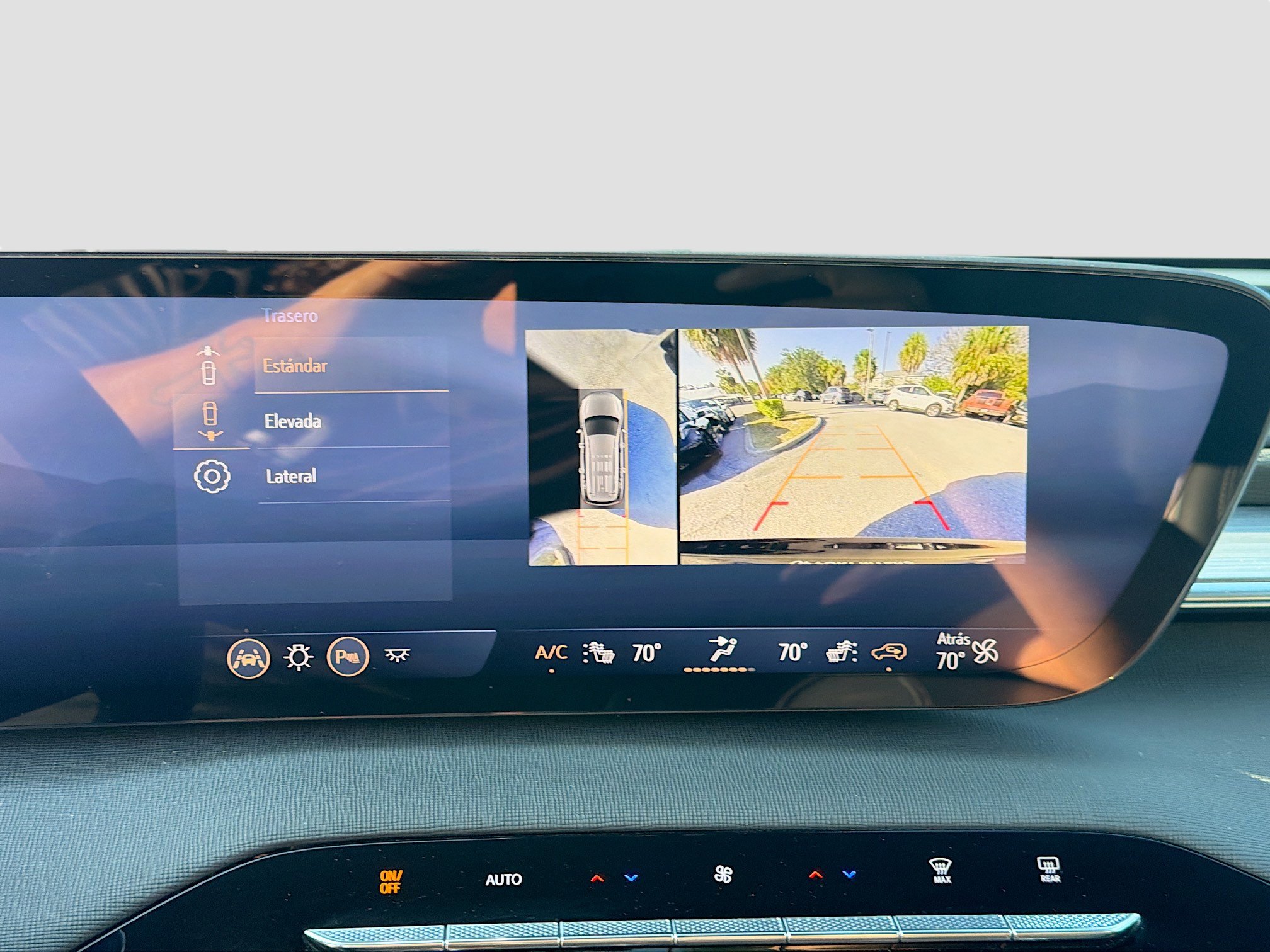 Used 2025 Buick Enclave Preferred image 32