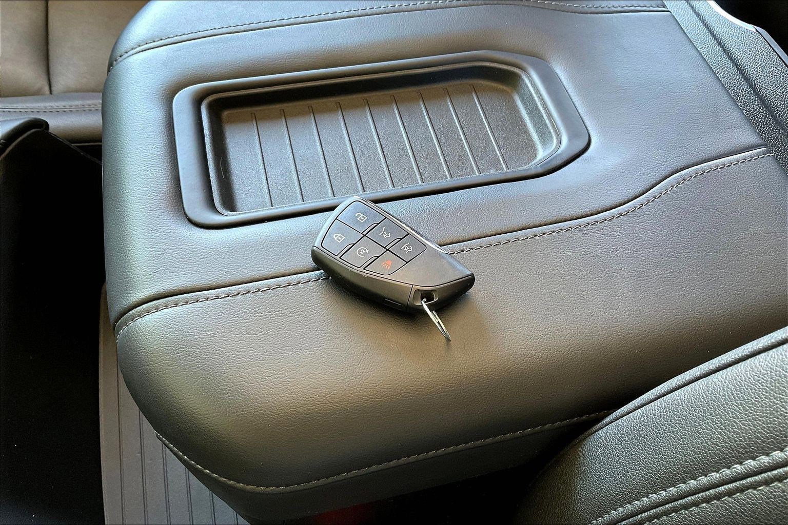 Used 2023 Chevrolet Suburban Z71 w/ Luxury Package image 34