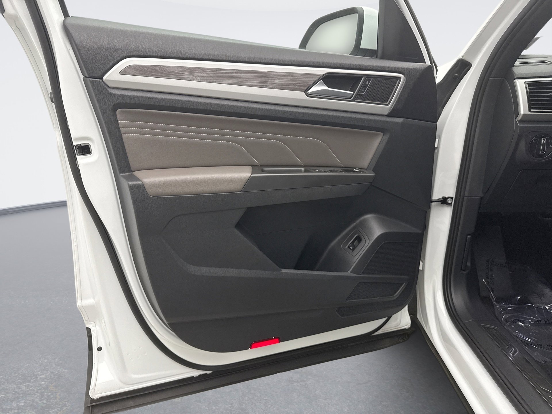 Used 2023 Volkswagen Atlas Cross Sport SE AWD/4WD image 9