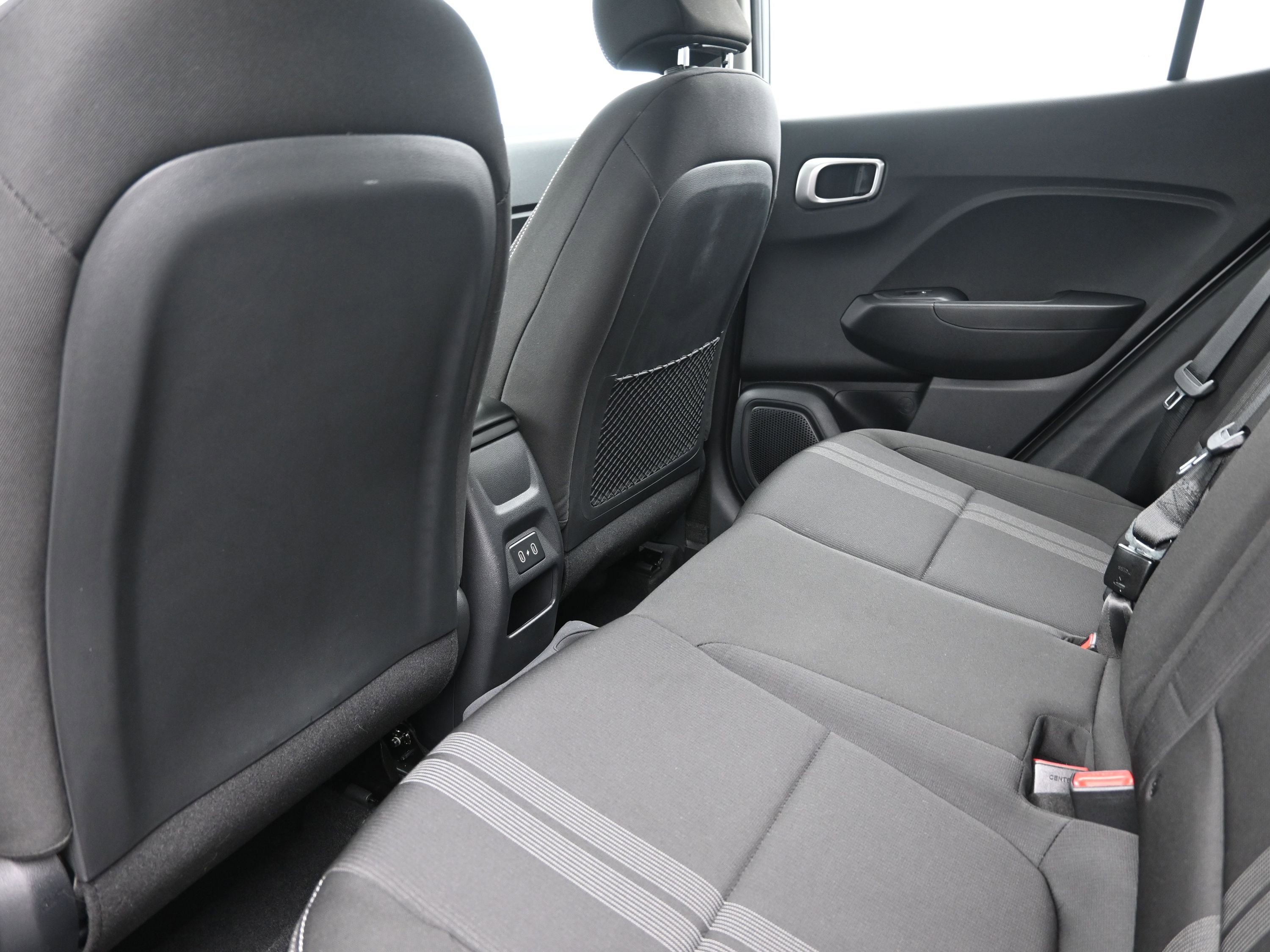 Used 2024 Hyundai Venue SEL image 22