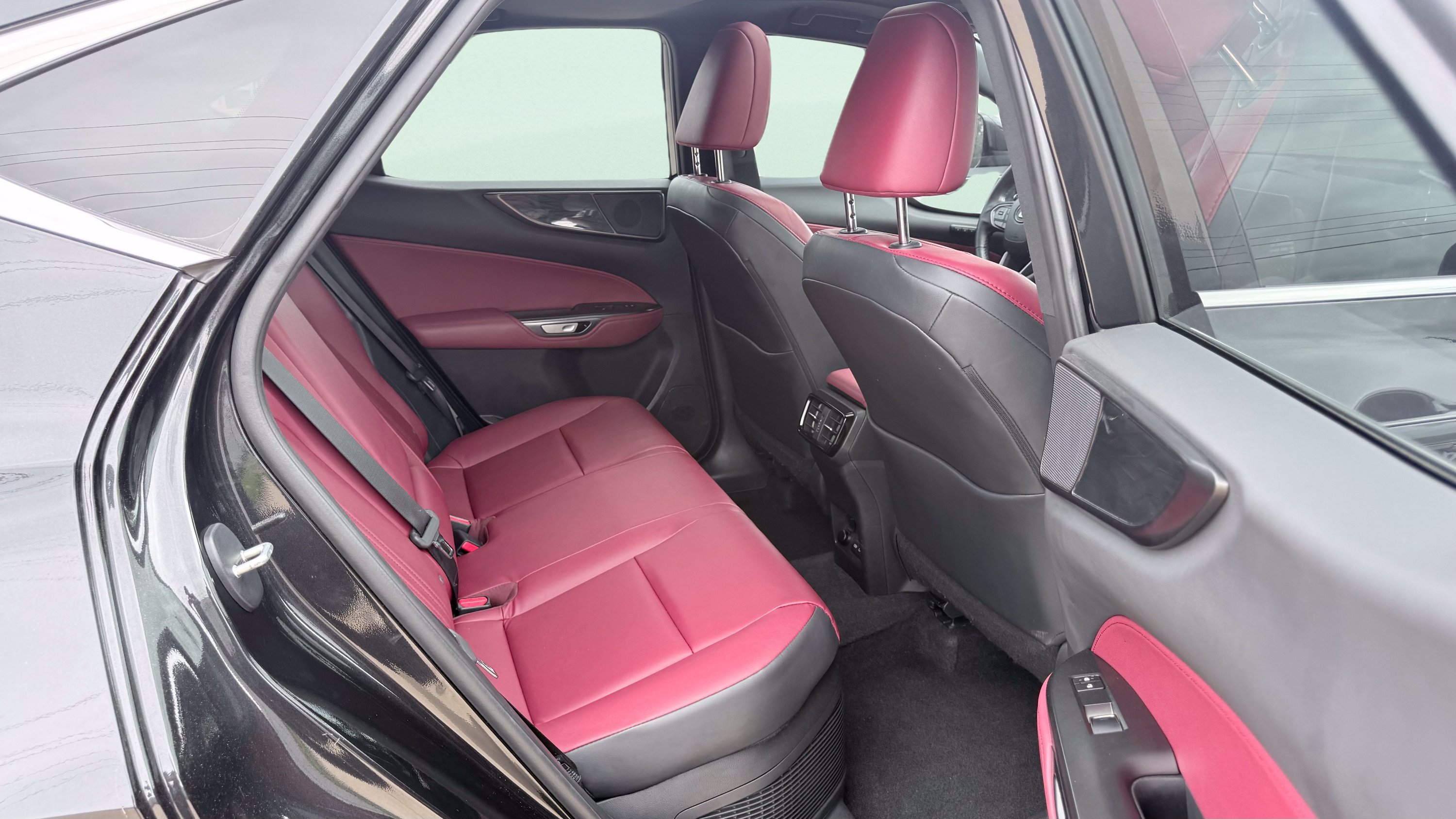 Used 2025 Lexus NX 350h AWD w/ Cold Area Package image 34