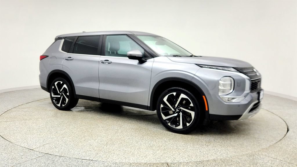 Used 2023 Mitsubishi Outlander SE AWD/4WD image 3