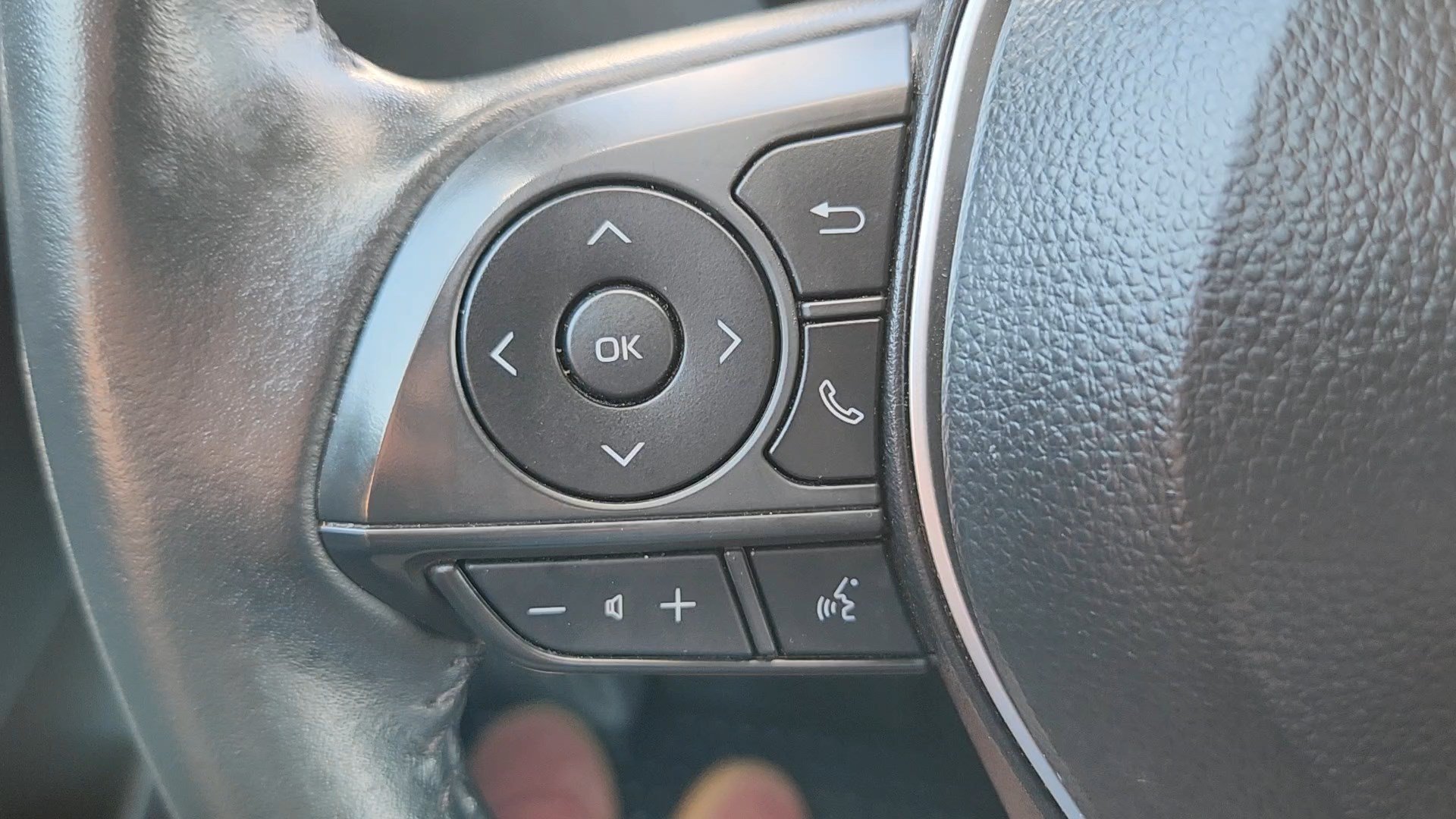 Certified 2025 Toyota Corolla Cross XLE AWD/4WD image 11