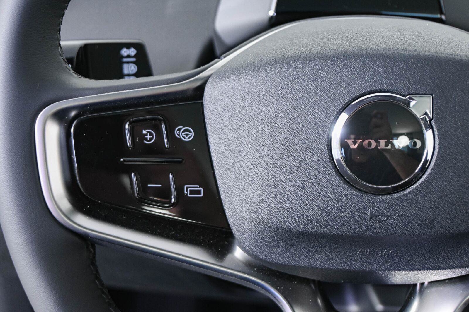 New 2026 Volvo EX30 Plus w/ Protection Package Premier AWD/4WD image 9
