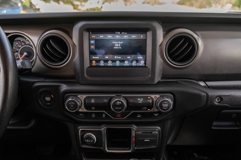 Used 2023 Jeep Gladiator Sport AWD/4WD image 19