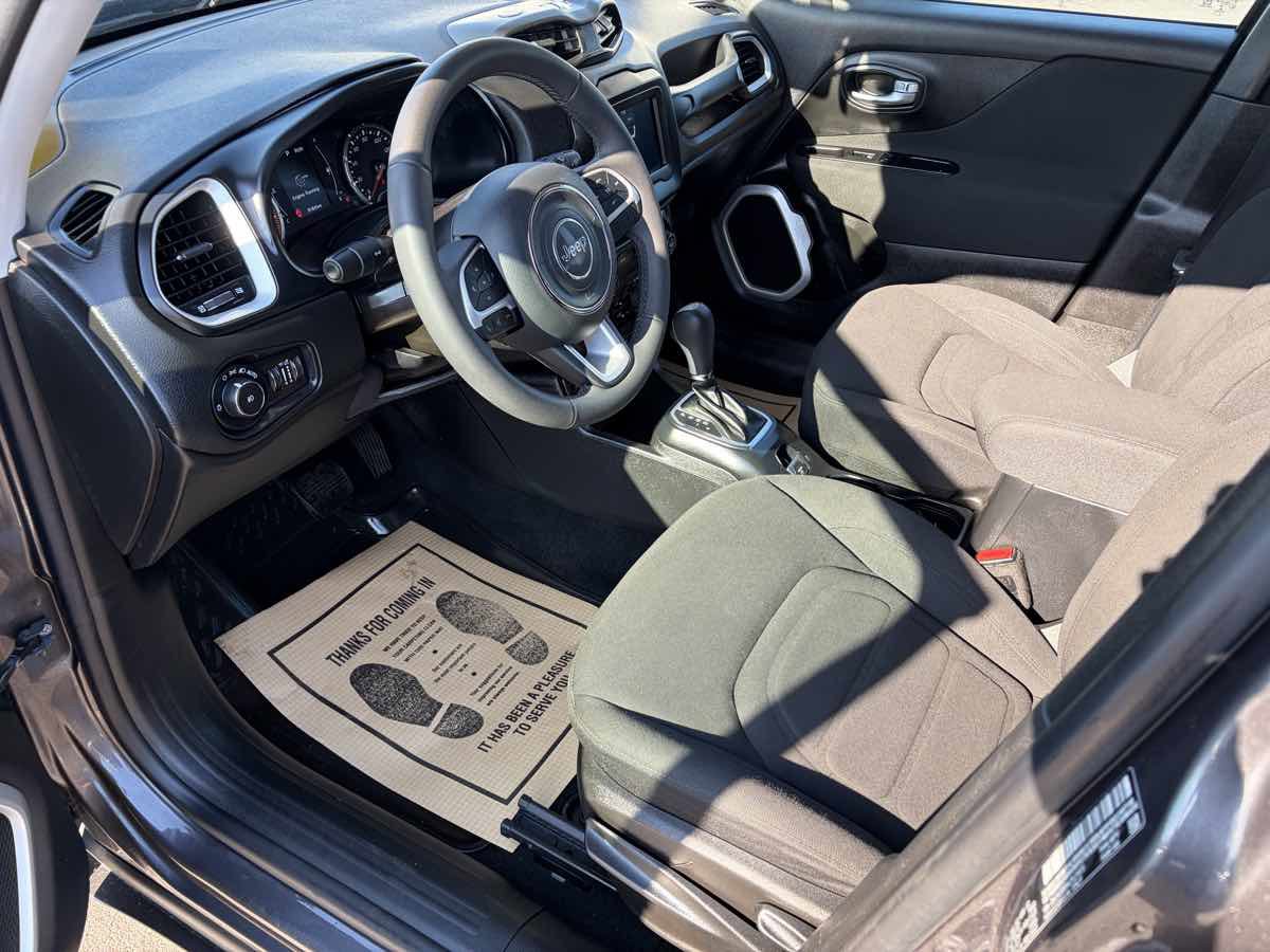 Used 2020 Jeep Renegade Latitude image 9