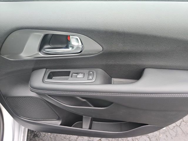 New 2026 Chrysler Pacifica Select image 30