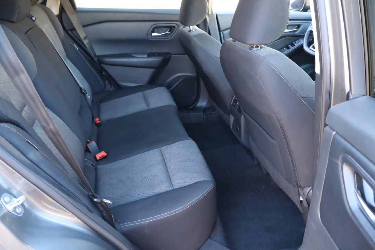 Used 2024 Nissan Rogue SV FWD image 17