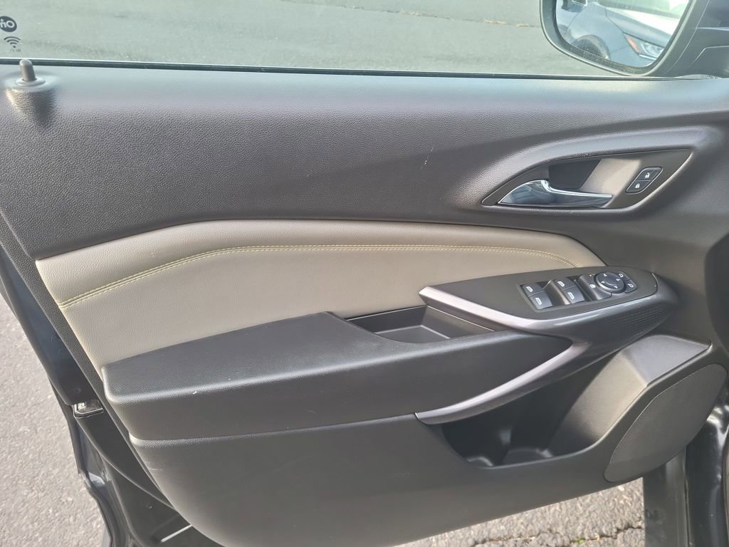 Used 2025 Chevrolet Trax ACTIV image 32