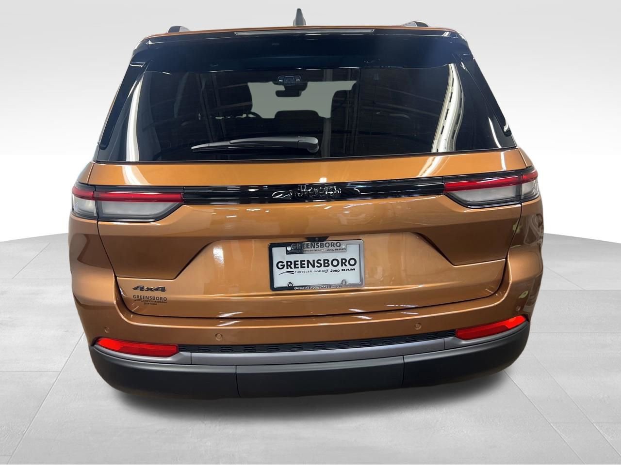 New 2026 Jeep Grand Cherokee Limited w/ Limited Altitude Package AWD/4WD video 3