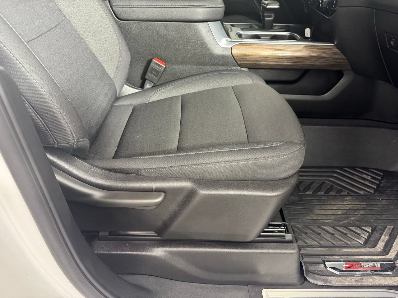 Used 2025 Chevrolet Silverado 1500 LT AWD/4WD image 42