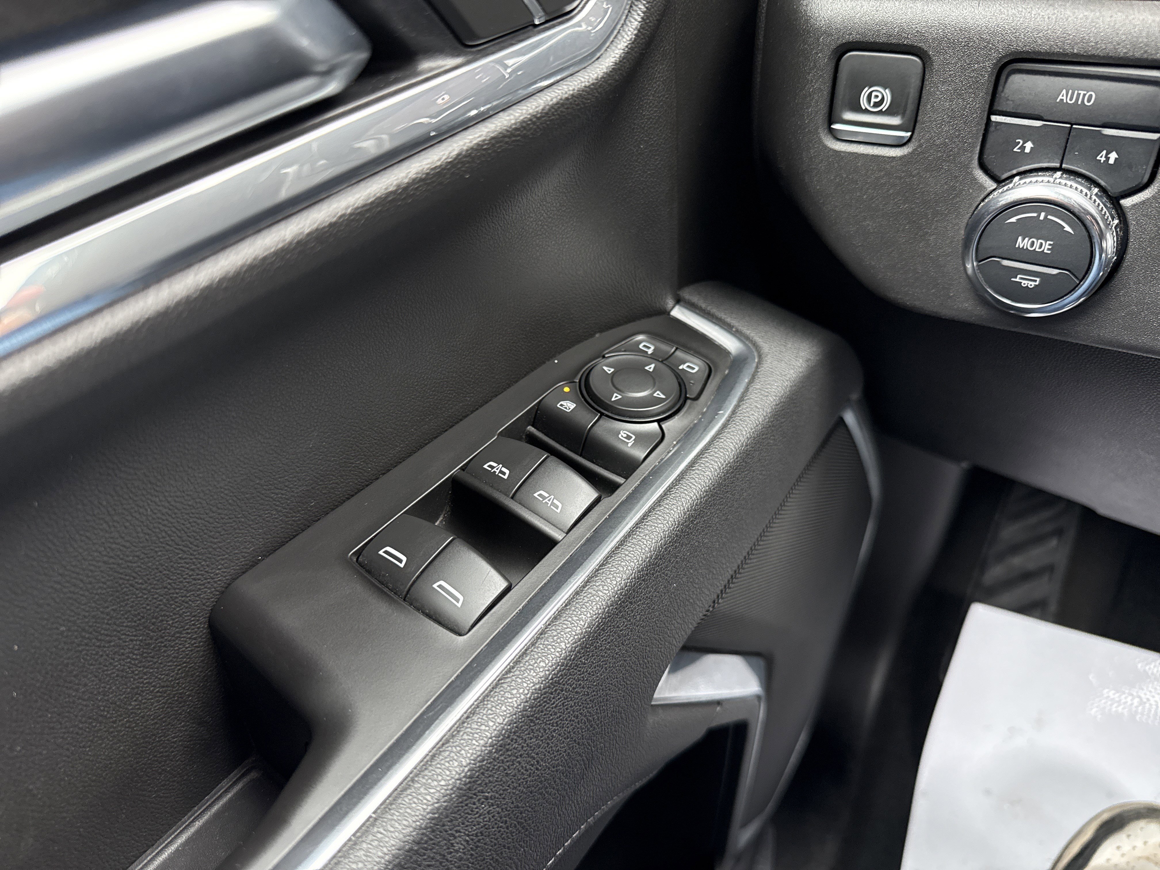 Used 2025 GMC Sierra 1500 SLT image 16