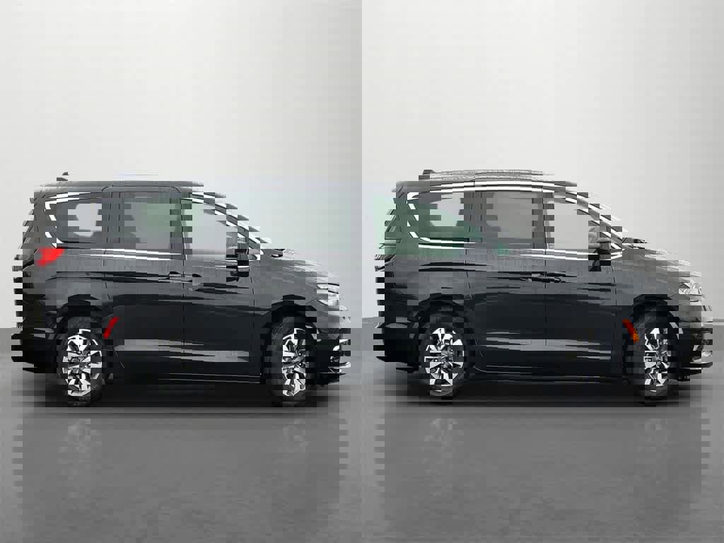 Used 2023 Chrysler Pacifica Touring-L image 7