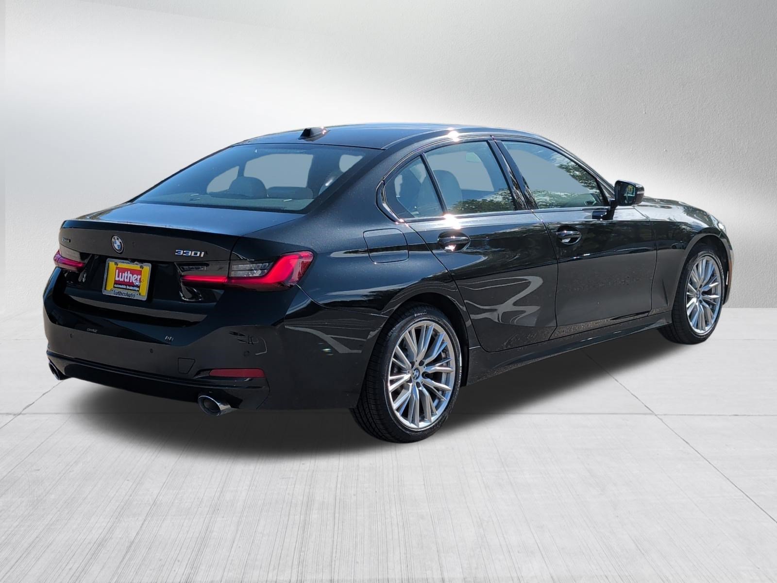 Used 2023 BMW 330i xDrive Sedan w/ Driving Assistance Package AWD/4WD image 7
