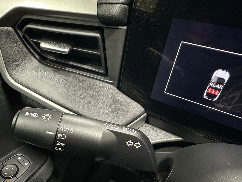 Used 2025 Nissan Kicks S AWD/4WD image 21