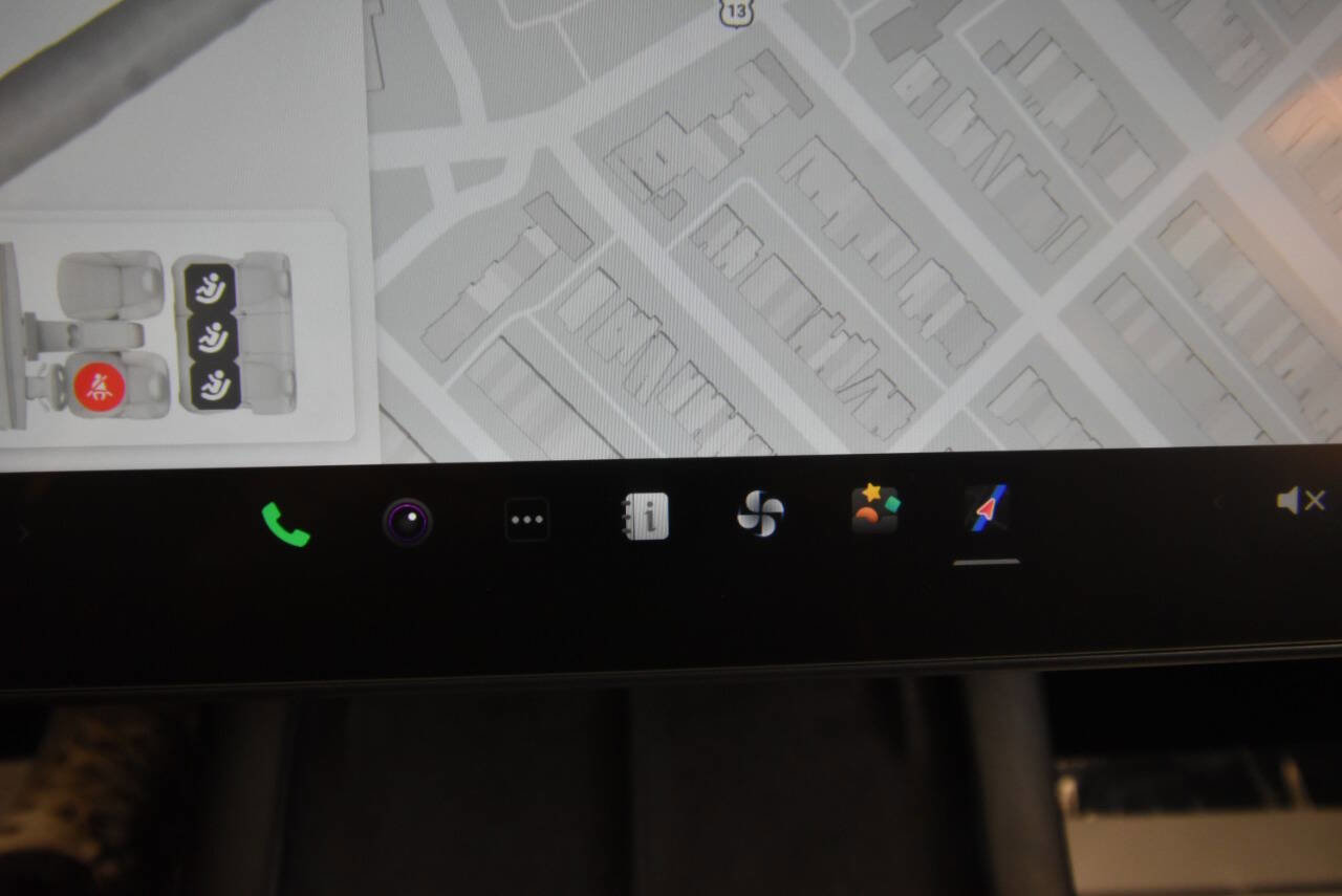 Used 2023 Tesla Model 3 Standard Range image 37