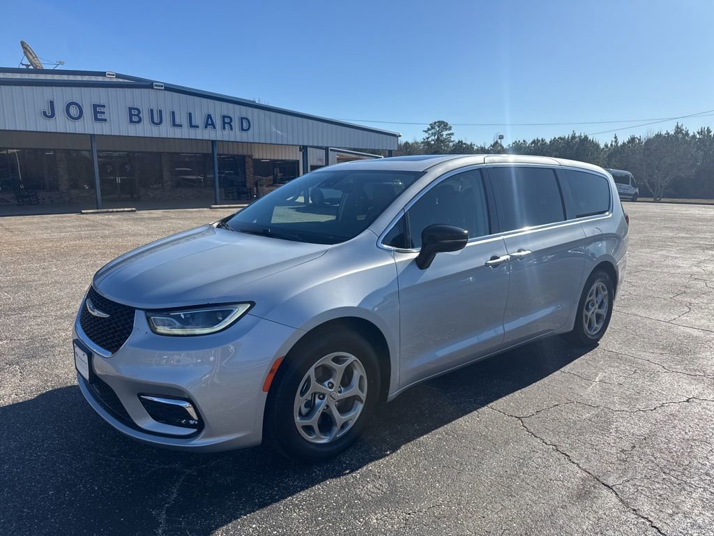 Used 2024 Chrysler Pacifica Limited image 18