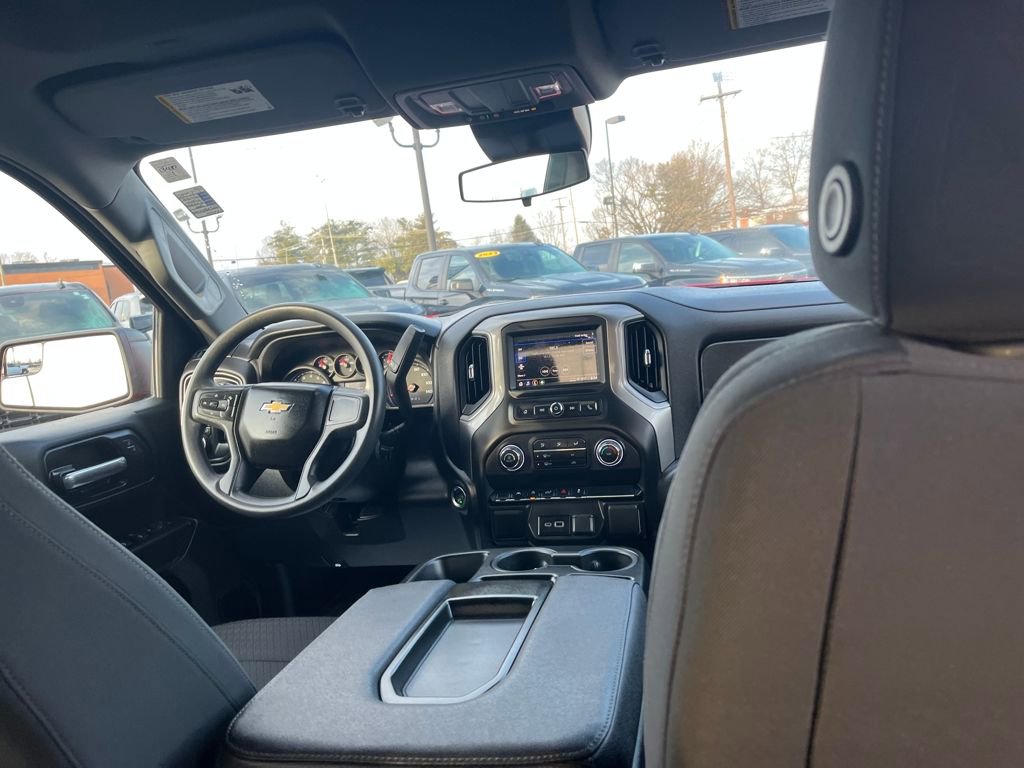 Used 2025 Chevrolet Silverado 1500 Custom w/ Turbomax Blackout Package image 27