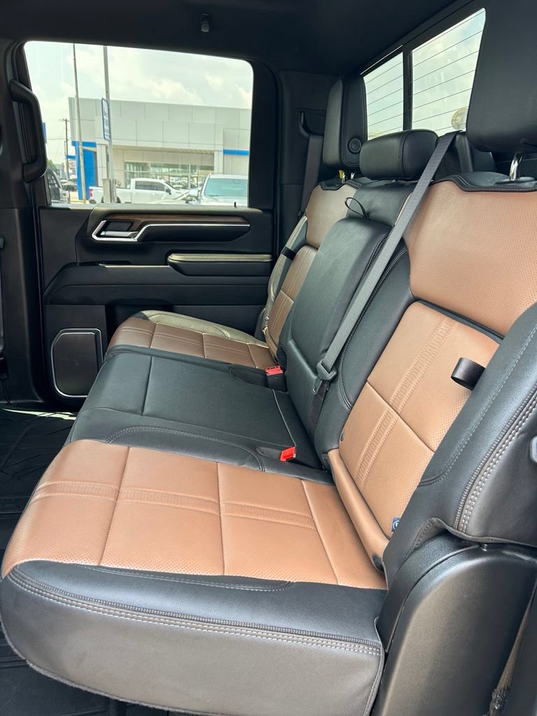 Used 2025 Chevrolet Silverado 3500 High Country AWD/4WD image 7