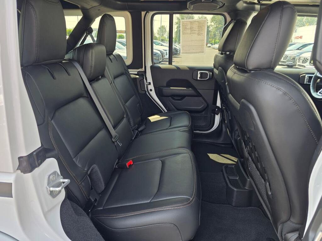 Used 2021 Jeep Wrangler Unlimited Rubicon w/ Dual Top Group AWD/4WD image 23