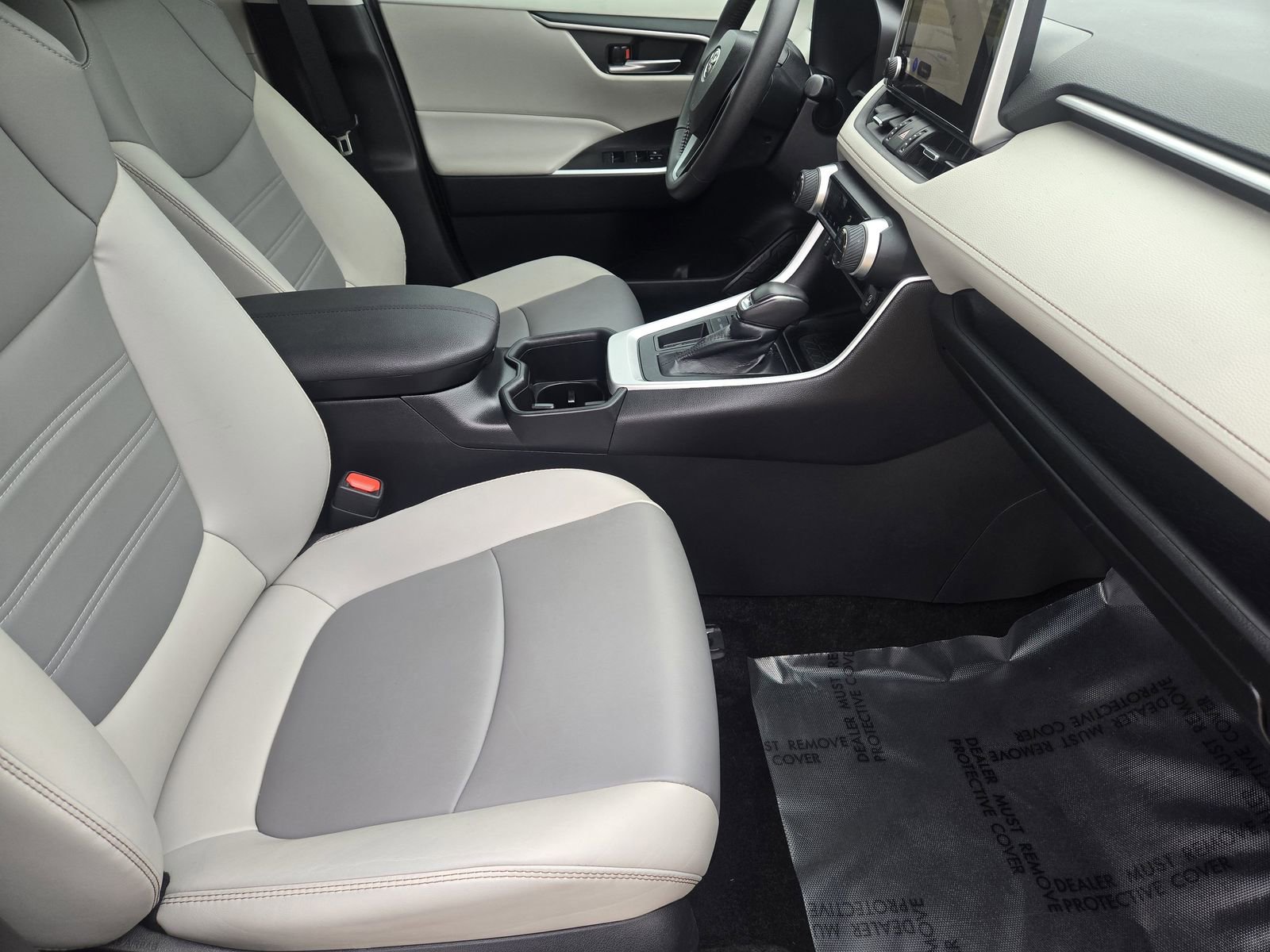 Used 2023 Toyota RAV4 XLE Premium image 16