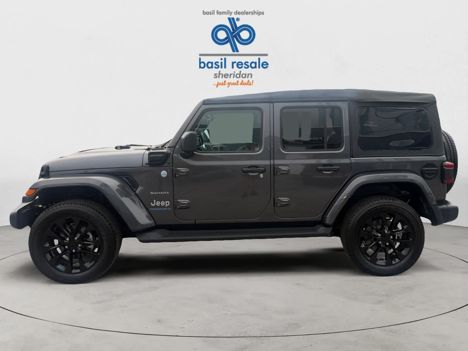 Used 2023 Jeep Wrangler Unlimited Sahara w/ Cold Weather Group AWD/4WD image 3