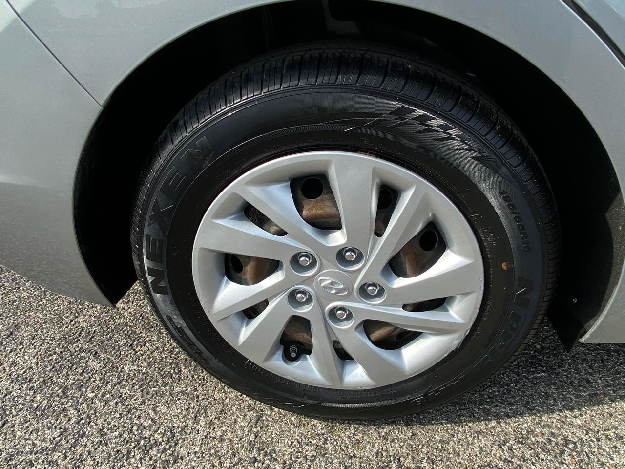Used 2020 Hyundai Elantra SE FWD image 48