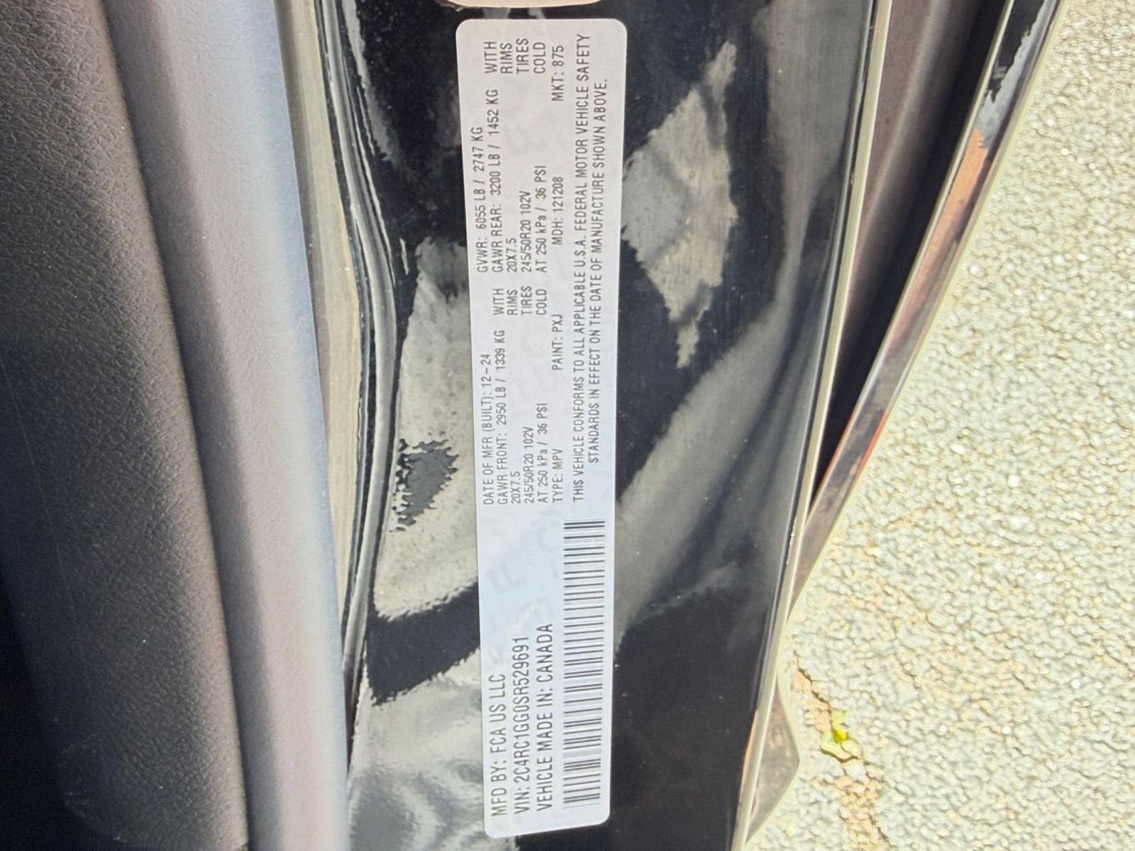 Used 2025 Chrysler Pacifica Limited image 29