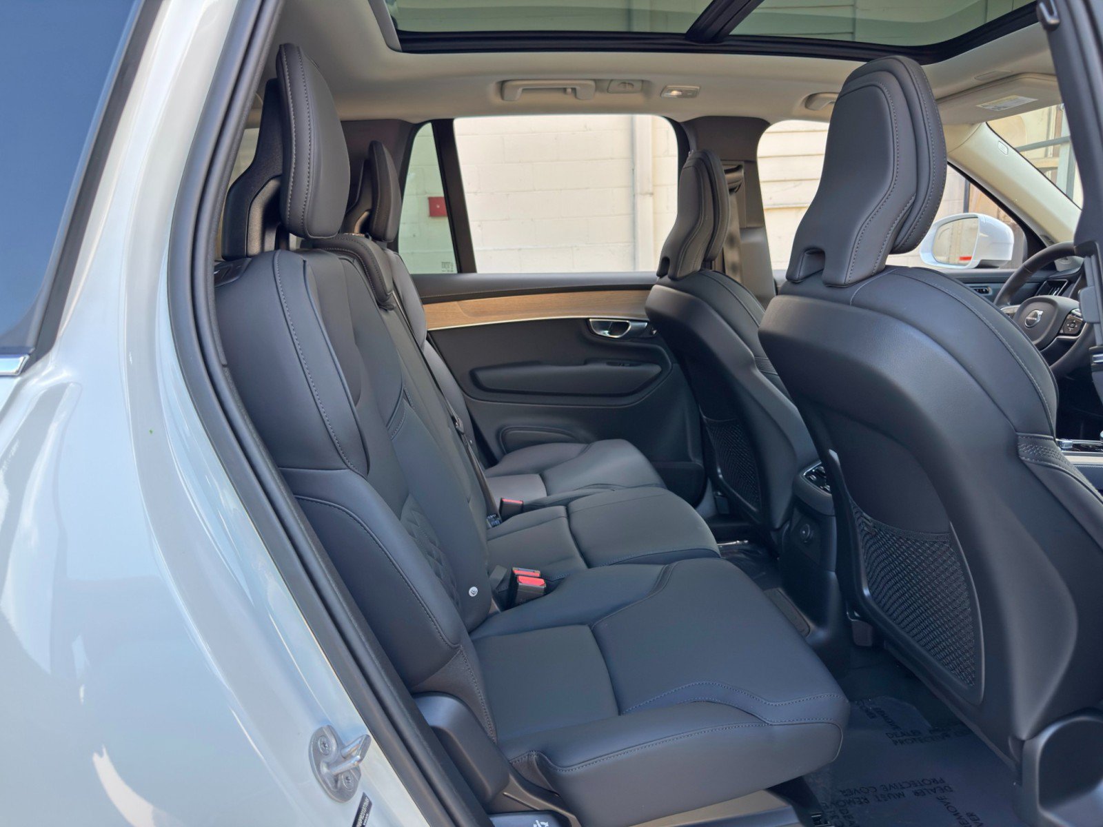 Used 2025 Volvo XC90 T8 Plus w/ Protection Package Premier AWD/4WD image 44