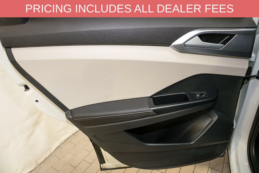 Used 2025 Volkswagen Taos SE AWD/4WD image 9