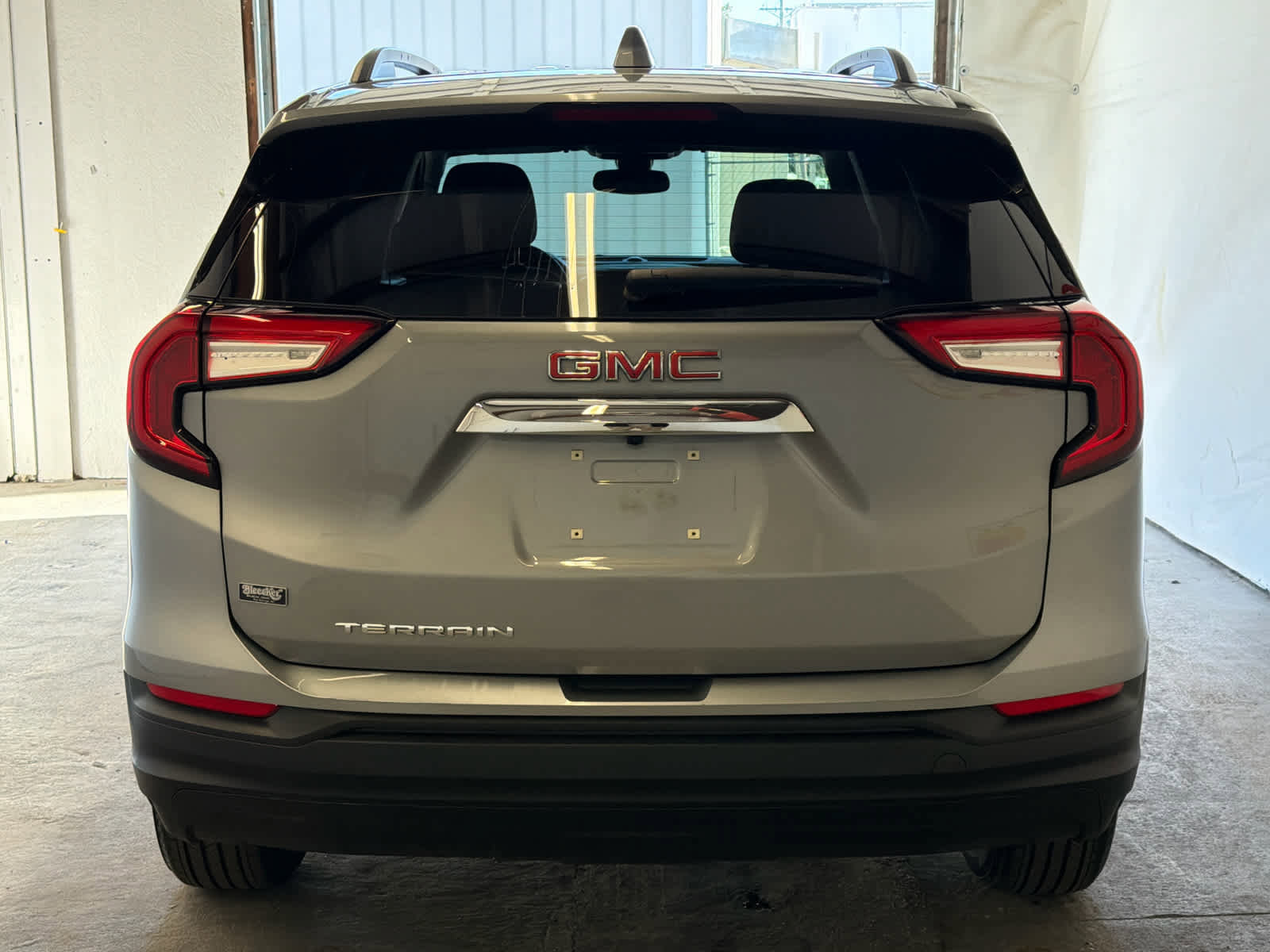 Used 2023 GMC Terrain SLE w/ Driver Convenience Package FWD image 6