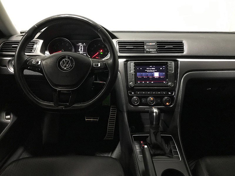 Used 2018 Volkswagen Passat 2.0T R-Line image 21